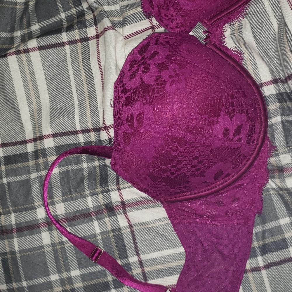 Victoria Secret Bra - Picture 2 of 8